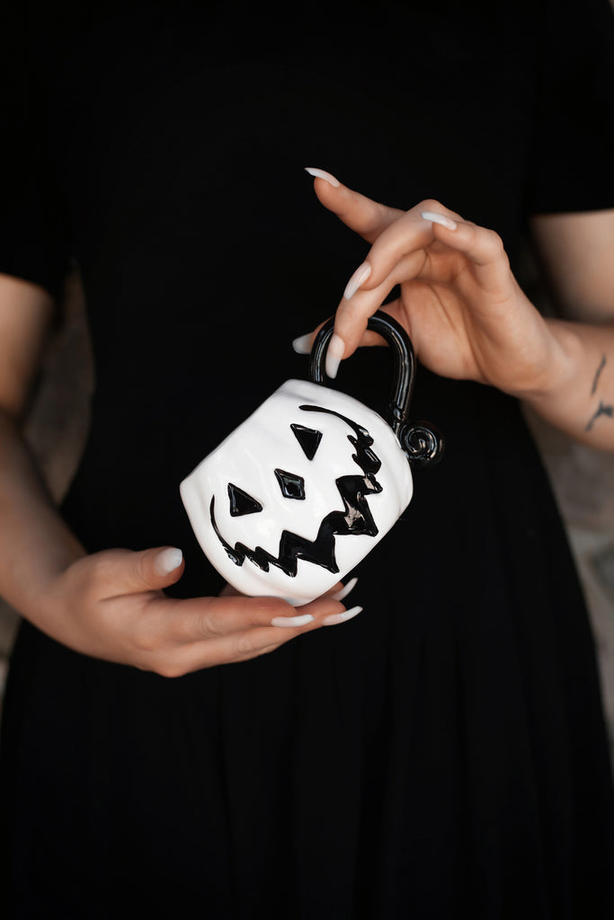 [PRE-ORDER] White Pumpkin | Haunted Hallows Mug