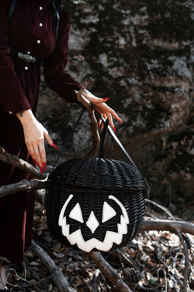 PRE-ORDER [SHIPS OCT] Haunted Hallows Picnic Basket (Black)