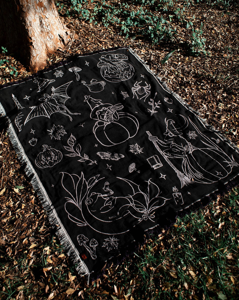 'Frogcraft' Reversible Woven Tapestry Blanket