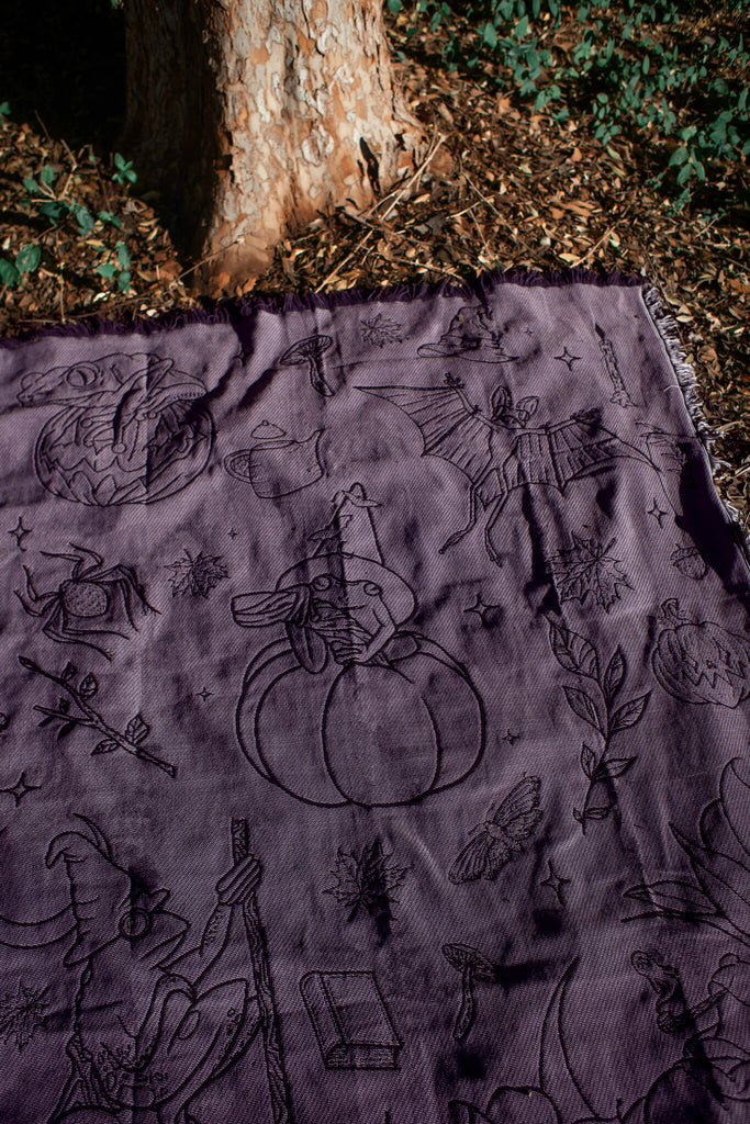 'Frogcraft' Reversible Woven Tapestry Blanket
