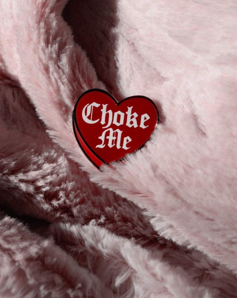 Choke Me | Kink Heart Pin
